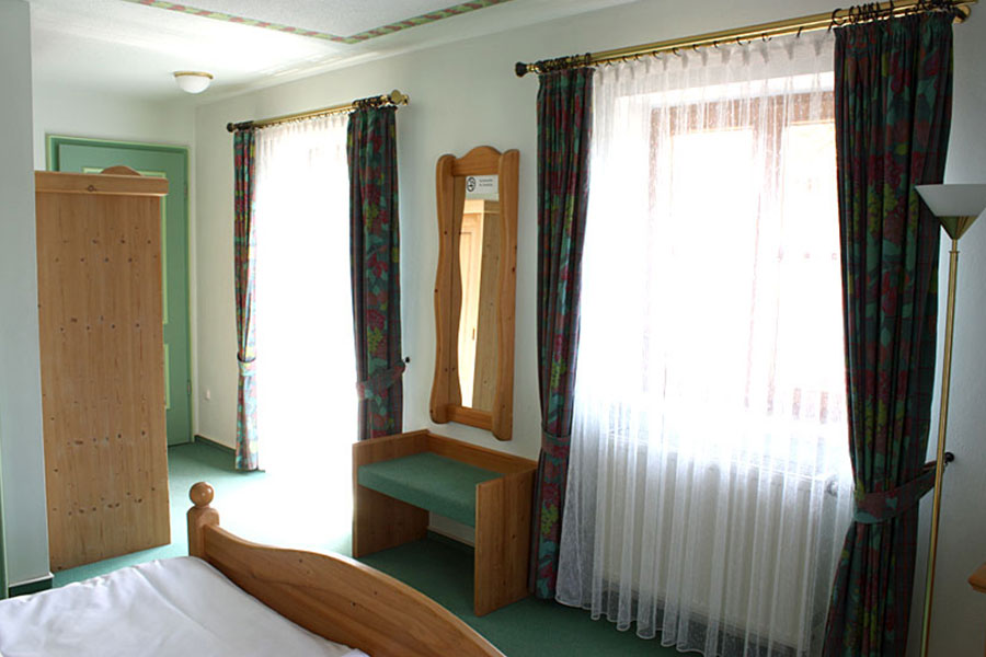 Zimmer mit Süd-West-Balkon